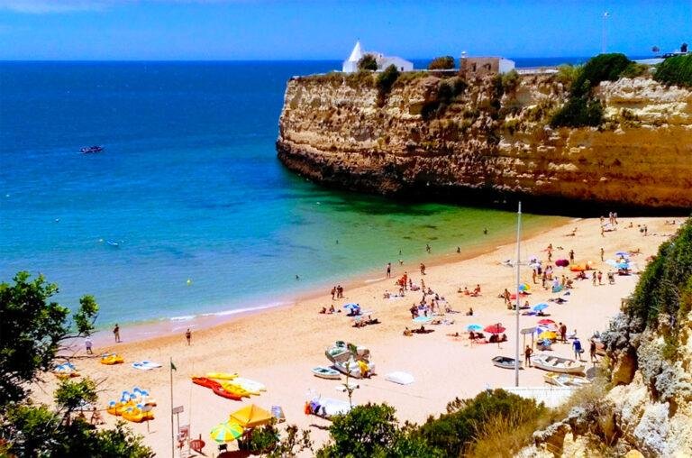 Praia da Nossa Senhora da Encarnação Algarve cliffs