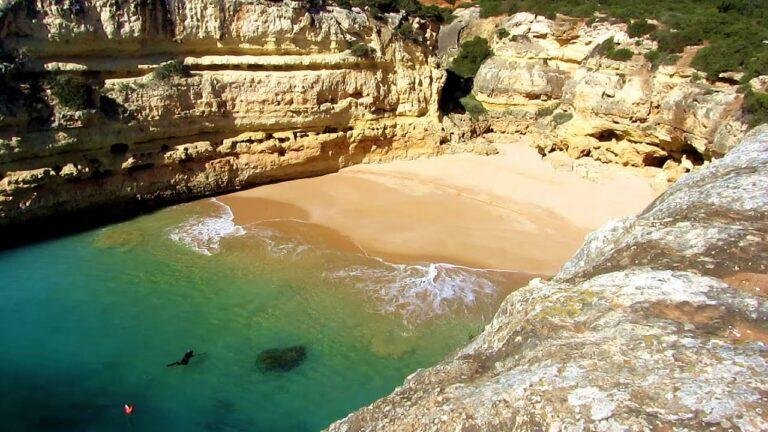 Praia das Fontainhas Algarve beach cliffs coastline