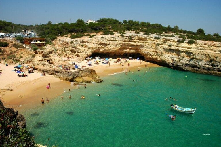Praia da Albandeira Algarve beach cliffs