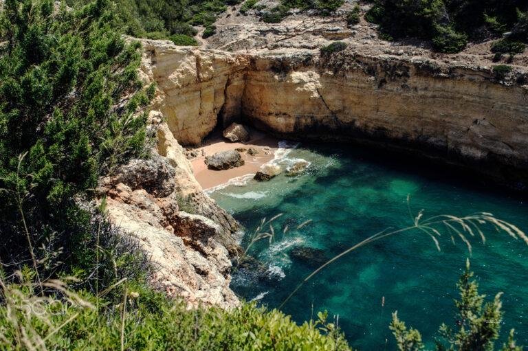 Praia de Vale Espinhaço Algarve cliffs coastline